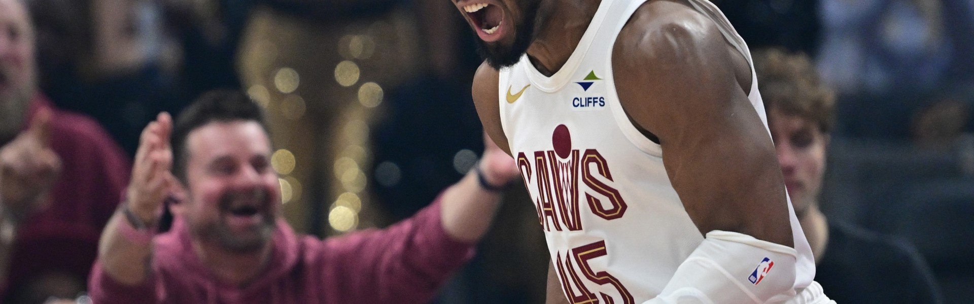 米球王！米切尔25中11砍32分5板8助1抢断 关键时刻5分1助带走胜利