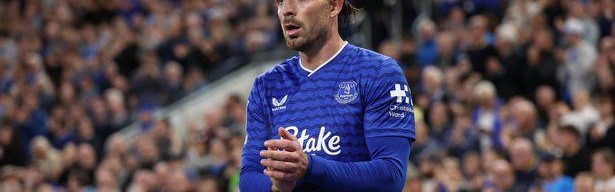 霍尔：格拉利什非常勤奋，几乎每天都是最早到训练场最晚离开