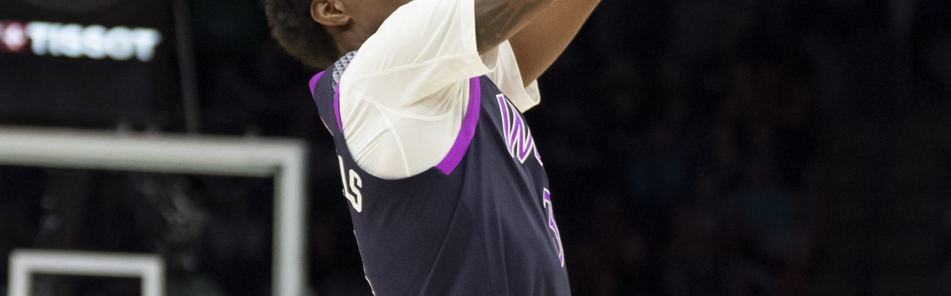 开云体育网址-今天相当准！麦克丹尼尔斯半场6中6得17分 三分4中4&amp;上演空接暴扣