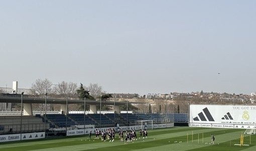 开云体育网址-皇马跟队：姆巴佩、贝林等多名球员缺席训练 8名青训小将加入训练